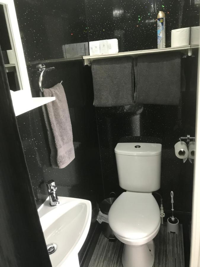 Number 40 - No Multiple Room Bookings ブラックプール エクステリア 写真