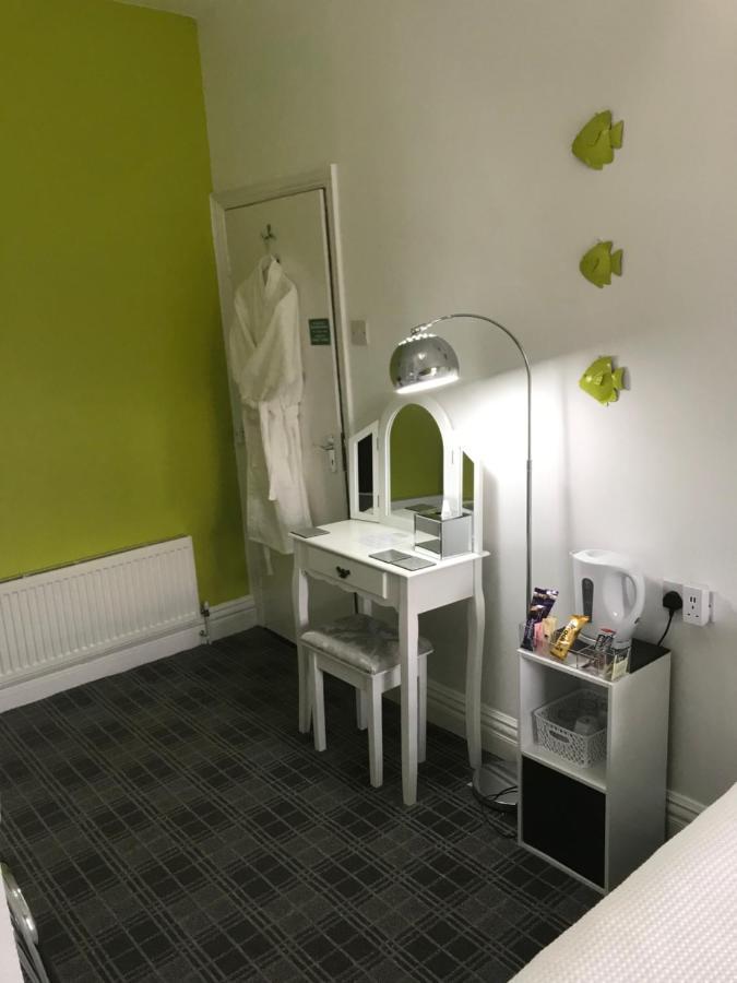 Number 40 - No Multiple Room Bookings ブラックプール エクステリア 写真