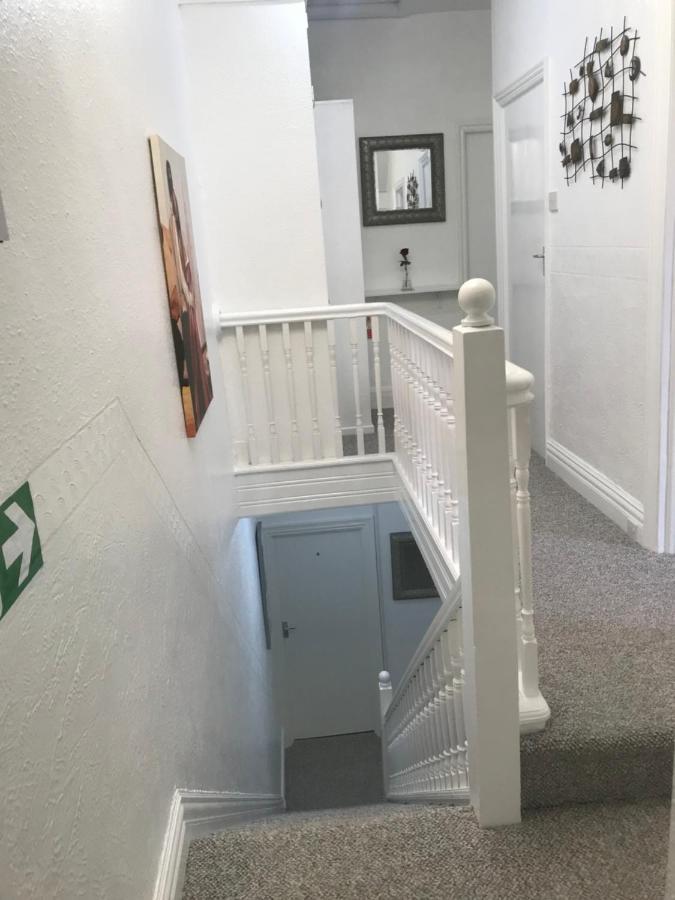 Number 40 - No Multiple Room Bookings ブラックプール エクステリア 写真