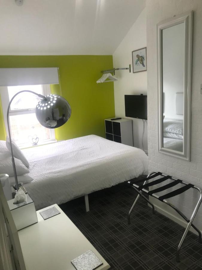 Number 40 - No Multiple Room Bookings ブラックプール エクステリア 写真